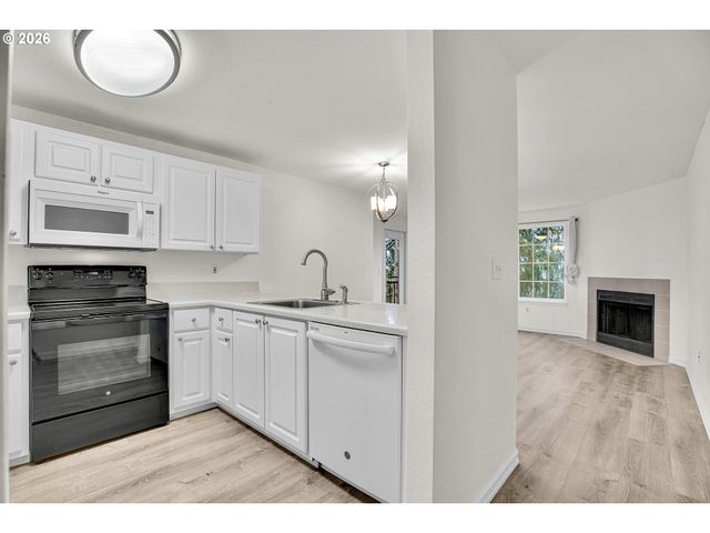 17602 Nw SPRINGVILLE Rd C-9, Portland, OR 97229