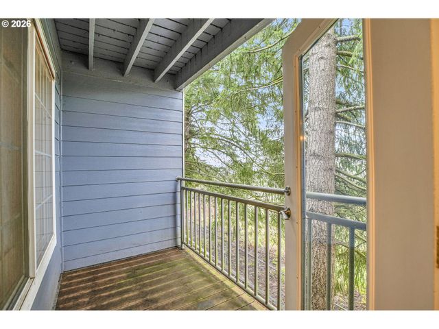17602 Nw SPRINGVILLE Rd C-9, Portland, OR 97229