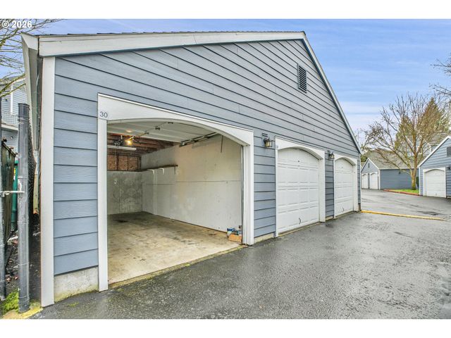 17602 Nw SPRINGVILLE Rd C-9, Portland, OR 97229