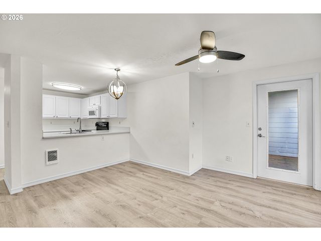 17602 Nw SPRINGVILLE Rd C-9, Portland, OR 97229