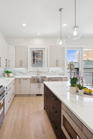 967 E 62nd Street 2, Chicago, IL 60637