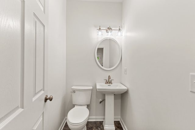 3217 Church St, Burns, TN 37029