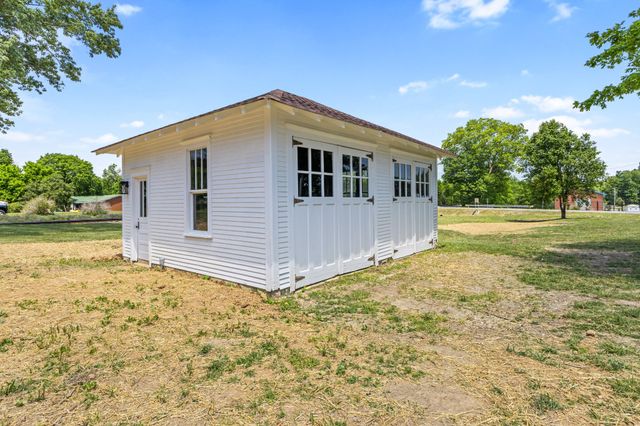 3217 Church St, Burns, TN 37029