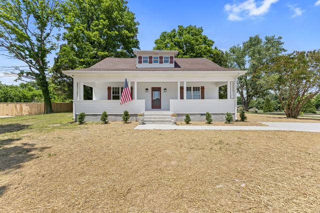 3217 Church St, Burns, TN 37029