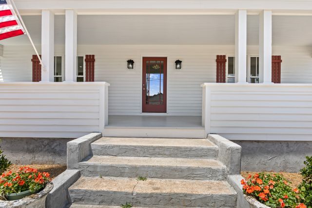 3217 Church St, Burns, TN 37029