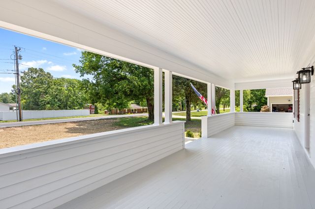 3217 Church St, Burns, TN 37029