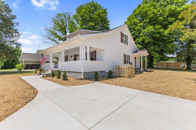 3217 Church St, Burns, TN 37029