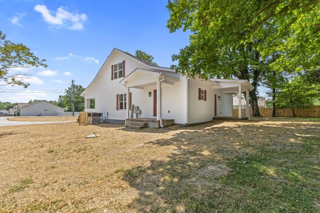 3217 Church St, Burns, TN 37029