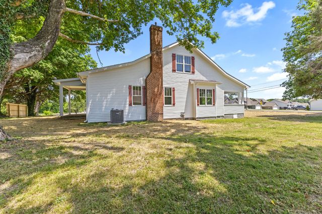 3217 Church St, Burns, TN 37029