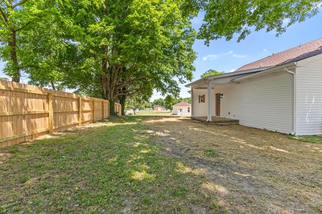 3217 Church St, Burns, TN 37029