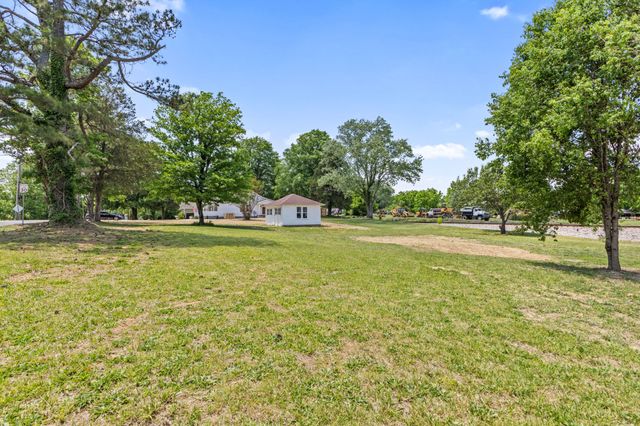 3217 Church St, Burns, TN 37029