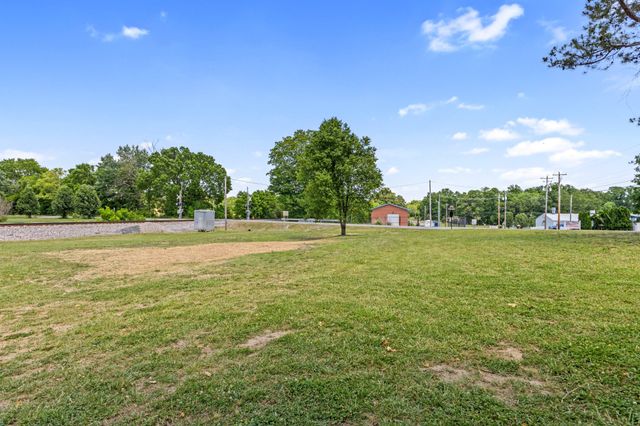 3217 Church St, Burns, TN 37029