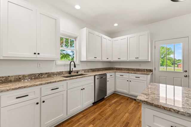3217 Church St, Burns, TN 37029