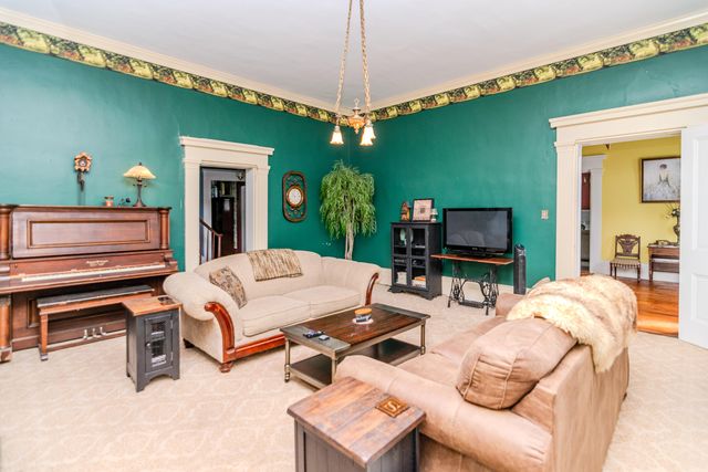 1001 Main Street, Millersburg, KY 40348