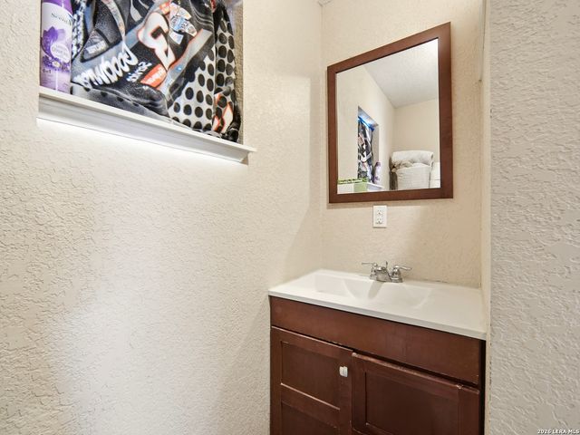 179 Howle Ave, San Antonio, TX 78223