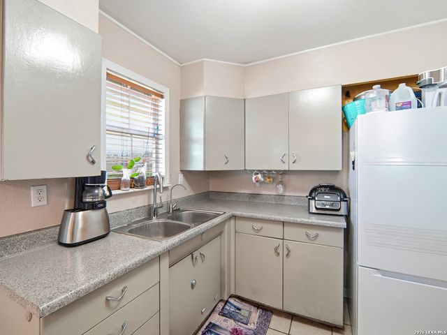 179 Howle Ave, San Antonio, TX 78223