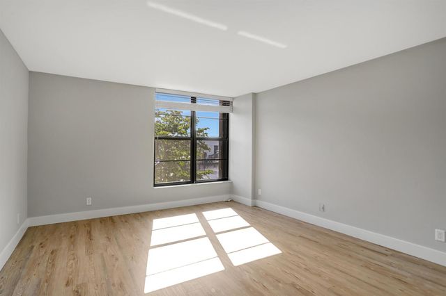 7 Royal Palm Way 404, Boca Raton, FL 33432
