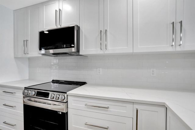 7 Royal Palm Way 404, Boca Raton, FL 33432