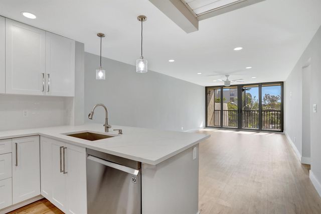 7 Royal Palm Way 404, Boca Raton, FL 33432