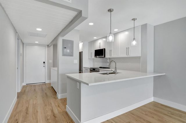 7 Royal Palm Way 404, Boca Raton, FL 33432