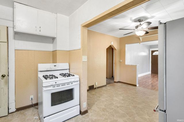 1702 S Taylor Street, South Bend, IN 46613