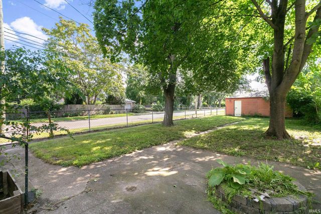 1702 S Taylor Street, South Bend, IN 46613