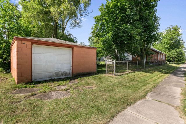 1702 S Taylor Street, South Bend, IN 46613