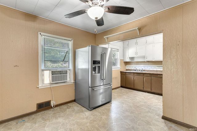1702 S Taylor Street, South Bend, IN 46613