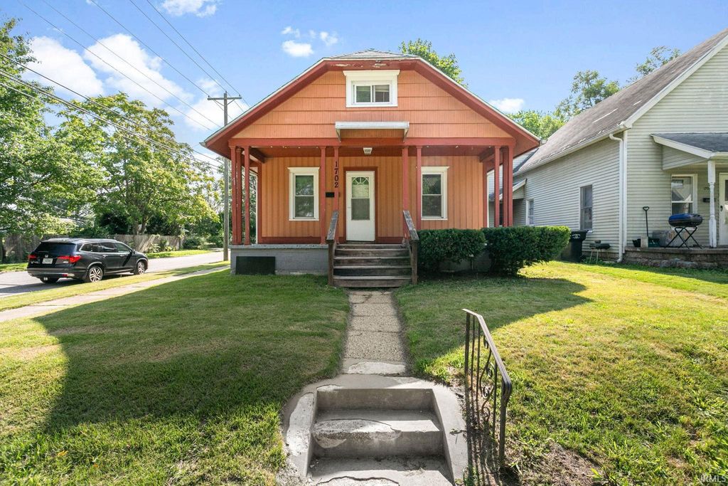 1702 S Taylor Street, South Bend, IN 46613