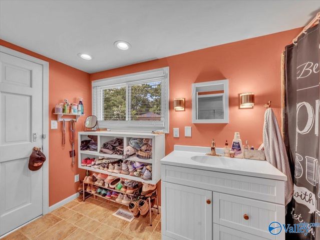 2305 Pennylane SE, Decatur, AL 35601