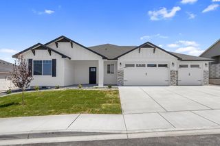 7080 W 34th Pl, Kennewick, WA 99338