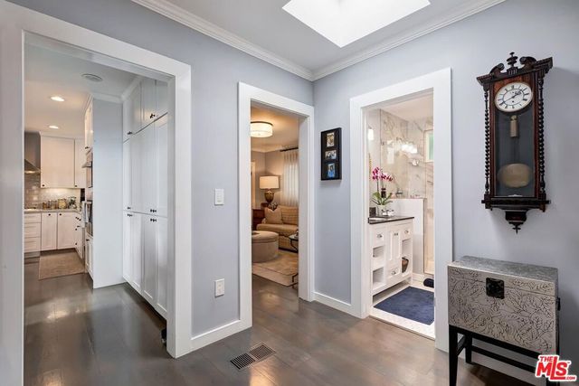 1280 S Redondo Boulevard, Los Angeles, CA 90019