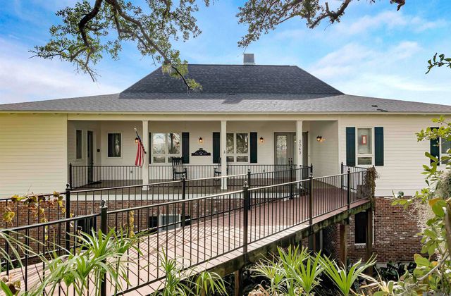2043 False River Dr, New Roads, LA 70760