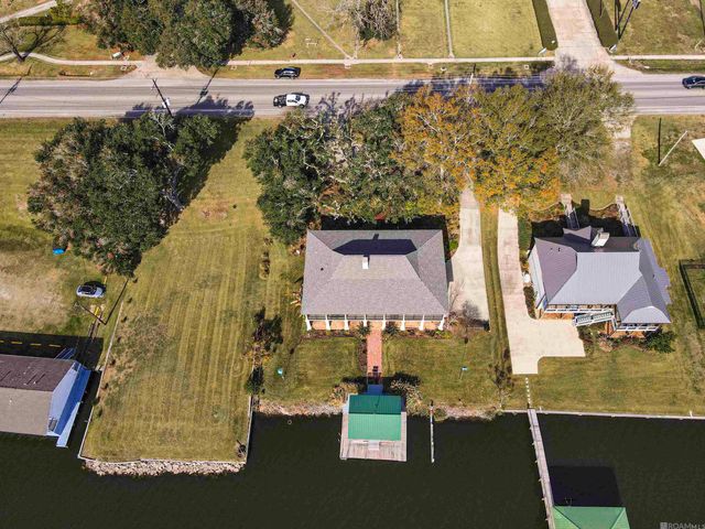 2043 False River Dr, New Roads, LA 70760