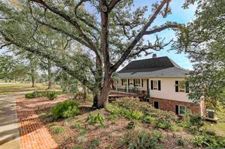 2043 False River Dr, New Roads, LA 70760