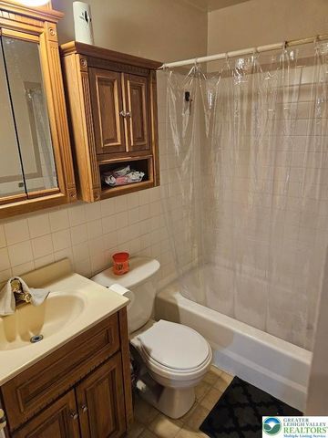 5669 Wedge Lane, Lower Macungie Twp, PA 18106