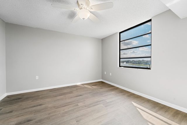 3636 Whitehall Drive 402, West Palm Beach, FL 33401