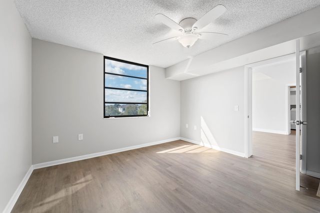 3636 Whitehall Drive 402, West Palm Beach, FL 33401