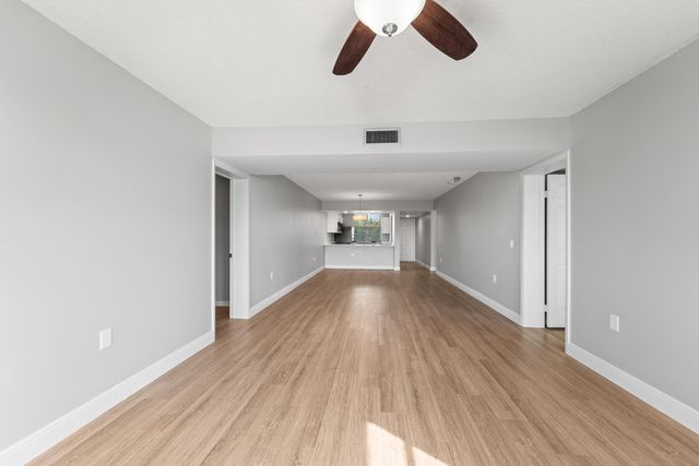 3636 Whitehall Drive 402, West Palm Beach, FL 33401