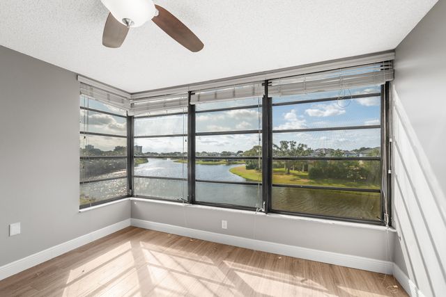 3636 Whitehall Drive 402, West Palm Beach, FL 33401