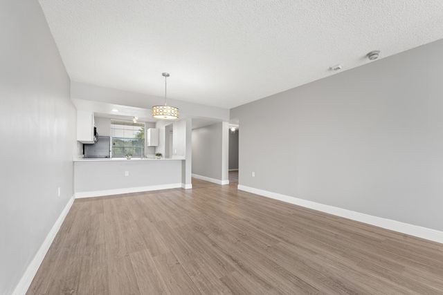 3636 Whitehall Drive 402, West Palm Beach, FL 33401