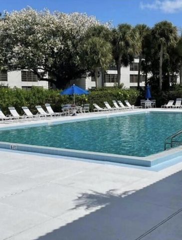 3636 Whitehall Drive 402, West Palm Beach, FL 33401