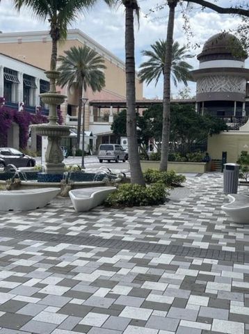 3636 Whitehall Drive 402, West Palm Beach, FL 33401