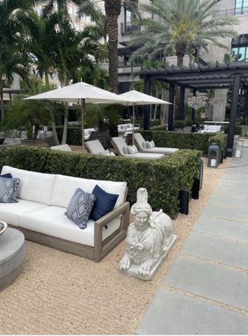 3636 Whitehall Drive 402, West Palm Beach, FL 33401