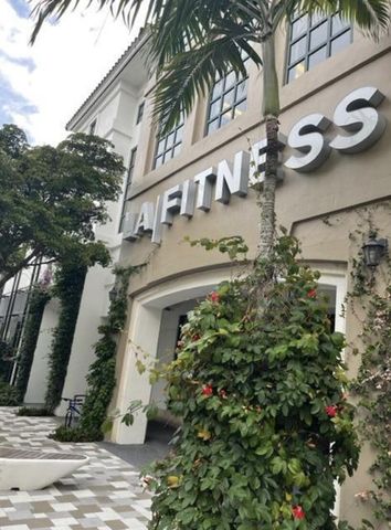 3636 Whitehall Drive 402, West Palm Beach, FL 33401