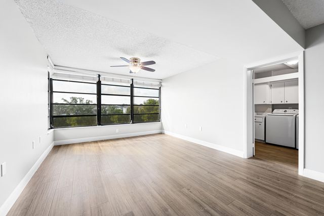 3636 Whitehall Drive 402, West Palm Beach, FL 33401