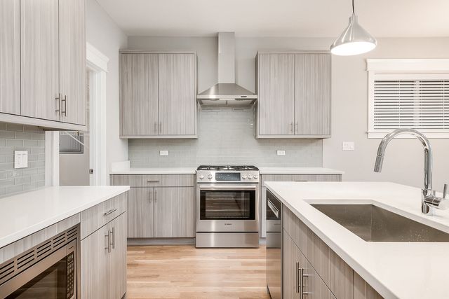 2145 S Halsted Street 4S, Chicago, IL 60608