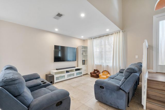 10961 NW 12th Drive, Plantation, FL 33322