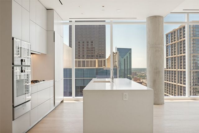 1747 Leonard Street 2002, Dallas, TX 75201