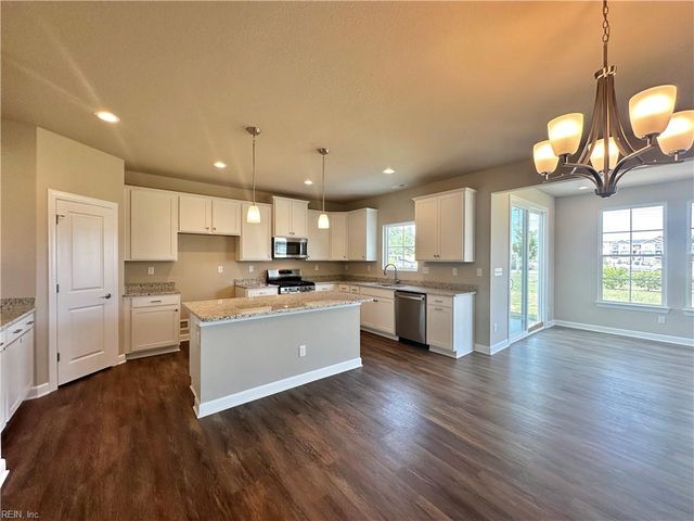 316 Station DR, Suffolk, VA 23434